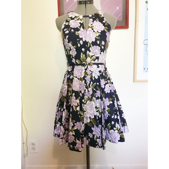 Onze shop - Floral fit and flare dress with belt - Picture 4 of 5